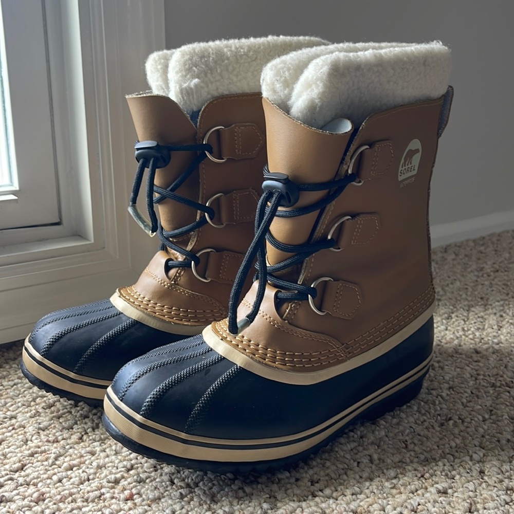 Sorel youth kids Caribou boots size 4